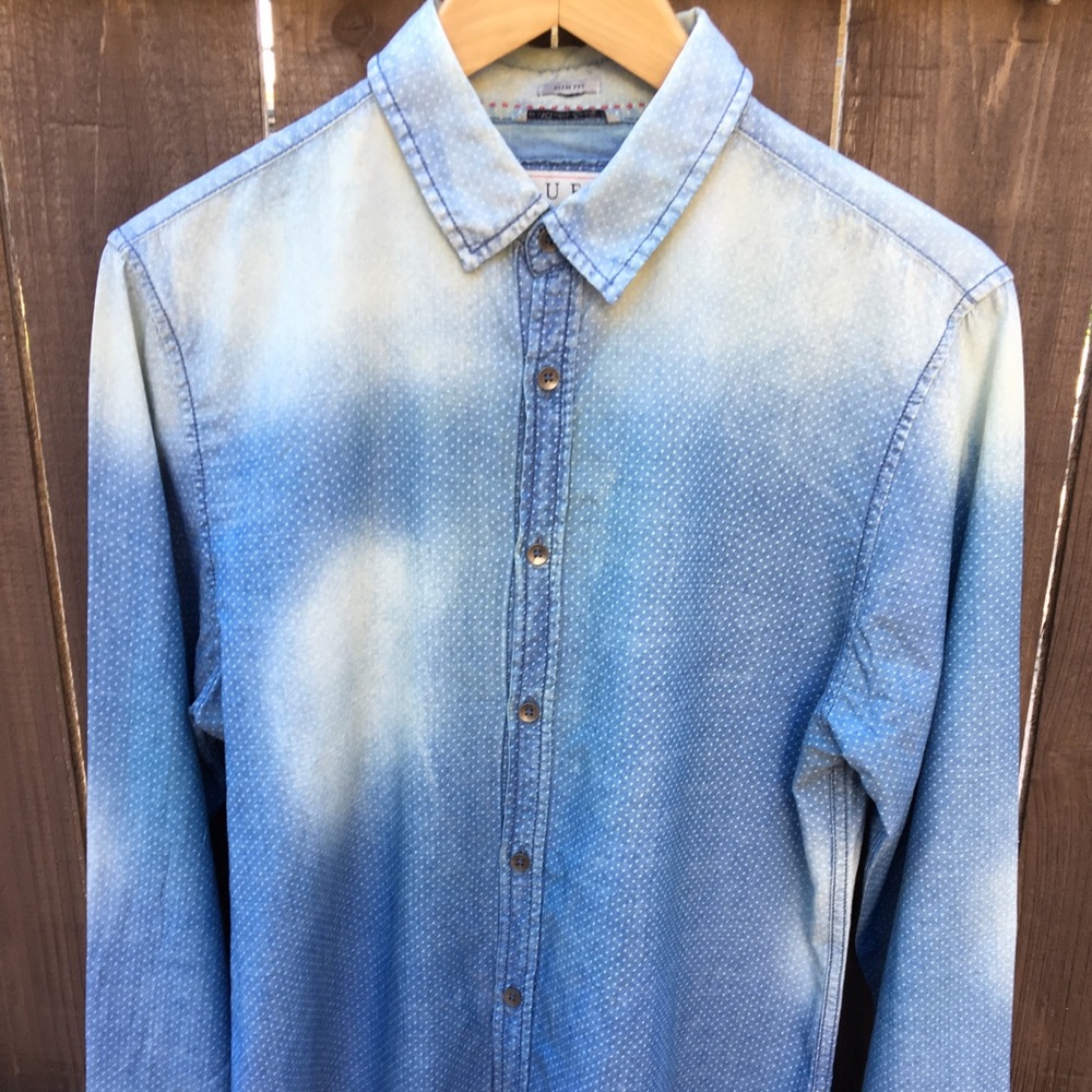Men’s Guess long sleeve shirt!